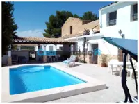 Te koop dicht bij Pinoso: Voormalige Bodega Antigua een unieke karakterwoning met verhuurpotentieel.