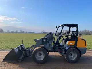 Giant V4502T Shovel Loader (bj 2017)