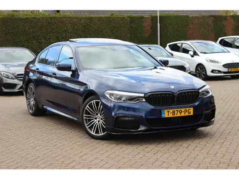 BMW 5 Serie 530e iPerformance High Exe. M Sport / Schuifdak / 360Camera / Head-up / Alcantara / 20''