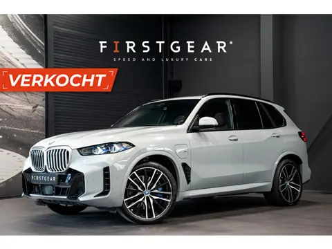 BMW X5 xDrive50e *M-Sport Pro / Harman Kardon / Panorama (Sky Lounge) / Keyless Entry / Surround Vie