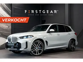 BMW X5 xDrive50e *M-Sport Pro / Harman Kardon / Panorama (Sky Lounge) / Keyless Entry / Surround Vie