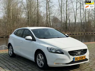 Volvo V40 1.6 T3 Kinetic 2e eigenaar dealer onderhouden airco navigatie cruis control parkeer sensor