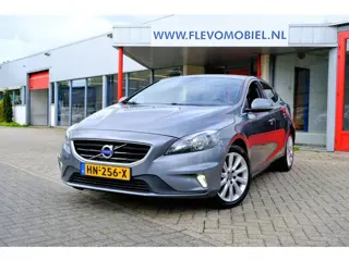 Volvo V40 2.0 D2 R-Design Navi|Leder-Alcantara|Clima|LMV