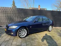 BMW 3-SERIE 318I ** mooie auto// 17inch//stof-leer**