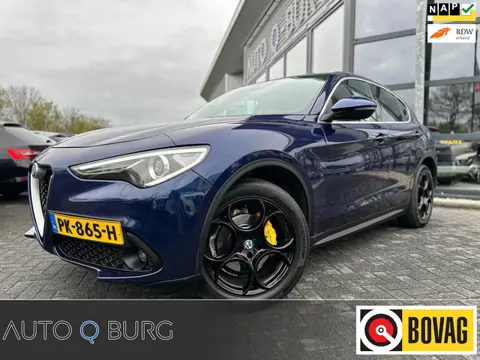 Alfa Romeo Stelvio 2.2d AWD Super | Automaat | Trekhaak | Keyless | F1 flippers | Navi | PDC | Clima