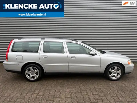 Volvo V70 2.4 Automaat 140PK Schuifdak Standkachel Trekhaak Leer Cruise ctrl Parkeersensoren NW APK