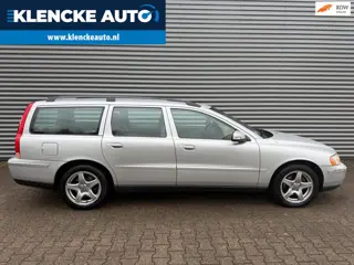 Volvo V70 2.4 Automaat 140PK Schuifdak Standkachel Trekhaak Leer Cruise ctrl Parkeersensoren NW APK