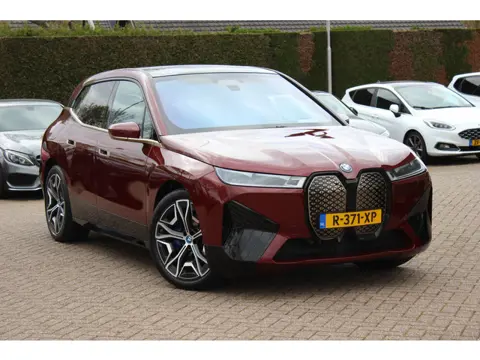 BMW iX xDrive40 High Executive 77 kWh / Trekhaak / Panoramadak / 360Camera / Head-up / Leder / Softc