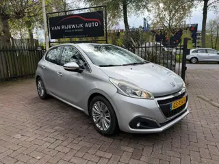 Peugeot 208 1.6 BlueHDi Blue Lease Premium €3990NETTO Pano Camera