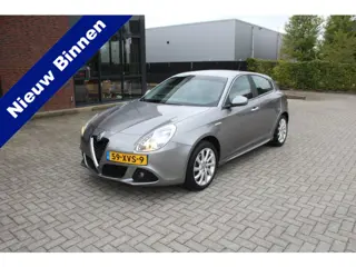 Alfa Romeo Giulietta 1.4 T Distinctive Clima-Cruise-Trekhaak 12 Maanden Bovag Garantie