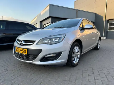 OPEL ASTRA 1.4 Berline Airco Trekhaak 69000km !! 