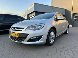 OPEL ASTRA 1.4 Berline Airco Trekhaak 69000km !! 