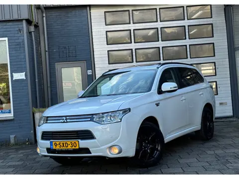 Mitsubishi Outlander 2.0 PHEV Instyle+ | Clima | Camera | Navi | Open-Dak | N.A.P