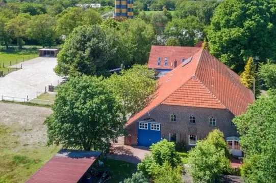 Paardenliefhebbers, 3,8 hectare/boxen/gerenoveerde boerderij