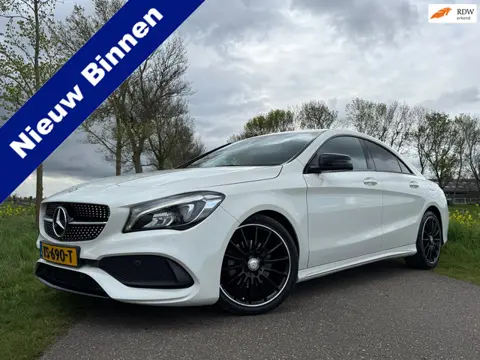 Mercedes-Benz CLA-klasse 180 Business Solution AMG | Camera | Leder/Alcantara | Carbon | 18" Velgen 
