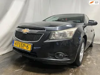 Chevrolet Cruze 1.6 LS - Linker Zijschade