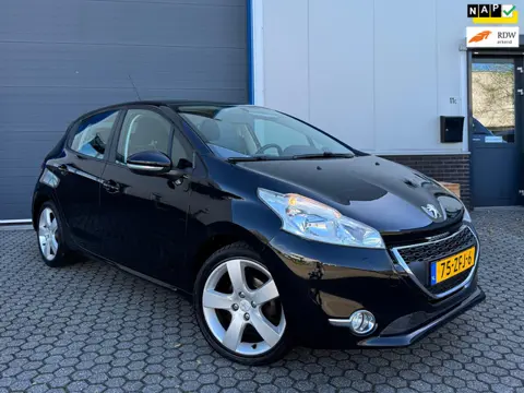 Peugeot 208 1.2 VTi Blue Lease | Navi | Trekhaak | 17 Inch | 5Drs