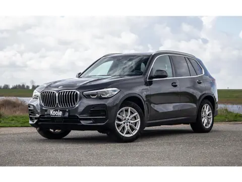 BMW X5 xDrive45e High Executive CARPLAY / CAMERA / DEALER ONDERHOUDEN / BRUIN LEER / STOELVERWARMING