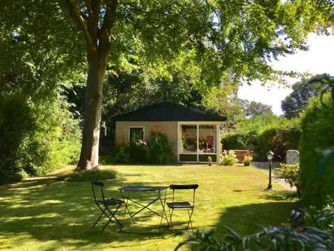 Sfeervol vakantiehuis bij Oosterend&nbsp;omringd door grote&nbsp;privétuin