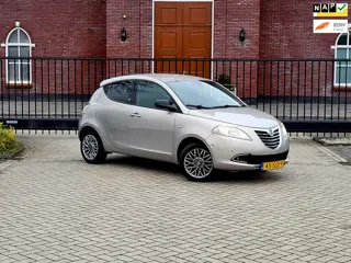 Lancia Ypsilon 0.9 TwinAir Platinum / Automaat / Leer / Airco / Cruise control