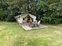 Compleet ingerichte safaritent in je eigen boomgaard