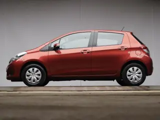 Toyota Yaris 1.0 VVT-i Aspiration Sport (CAMERA,CRUISE,ELEKTRISCH PAKKET,BLUETOOTH,SPORTSTOELEN,NETT