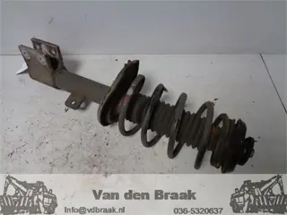 Peugeot 5008 1.6 VTi 2009-2017 Veerpoot links voor