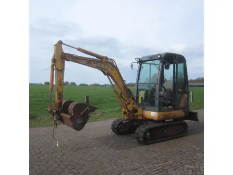 Case Minigraver Maxi 28, nieuwe rupsen, nieuwe accu.