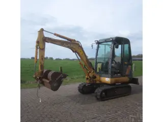 Case Minigraver Maxi 28, nieuwe rupsen, nieuwe accu.