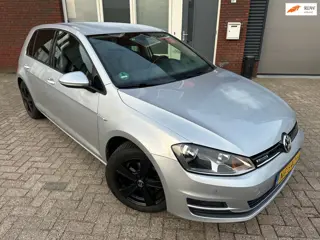 Volkswagen Golf 1.0 TSI Connected Series / Navi / Camera / PDC / Clima / NAP