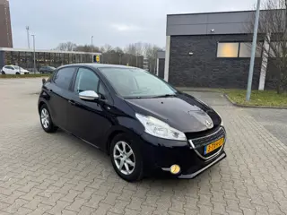 Peugeot 208 1.2 e-VTi Style. AUTOMAAT