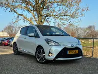 Toyota Yaris 1.5 Hybrid Premium | Panodak + Navi + Clima + Cruise nu €10.975,-!!