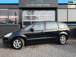Ford S-Max 2.0-16V Airco leder navi Trekhaak Cruise Zeer mooie Auto!!!