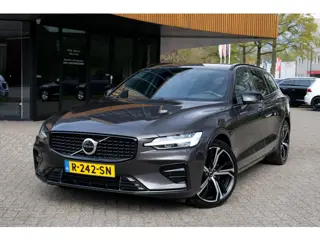 Volvo V60 2.0 B3 Plus Dark|Rijklaar!|PilotAssist|ACC|Camera|Trekhaak|Winterpakket|Carplay|Keyless
