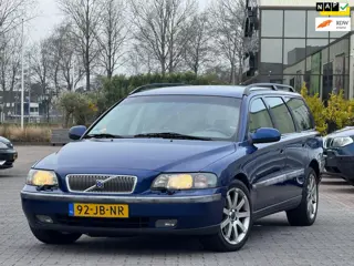 Volvo V70 2.4 Comfort Line | Automaat | Leder stoelen | Stoelverwarming | 2 sleutels | Trekhaak | On