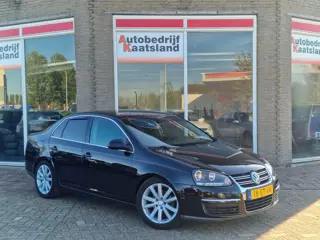 Volkswagen Jetta 1.6 FSI Comfortline - Nieuwe APK - Clima - Cruise control