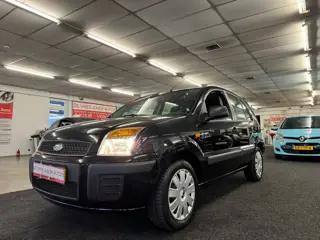 Ford Fusion 1.4-16V Cool & Sound. Netjes Ford Dealer onderhouden, NAP, hoge instap en meer!