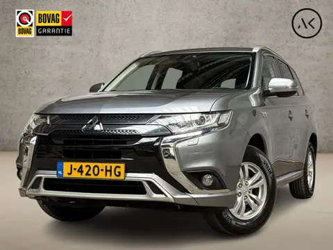 Mitsubishi Outlander 2.4 PHEV Deluxe 225Pk Automaat (NAVIGATIE, CAMERA, STOELVERWARMING, GETINT GLAS