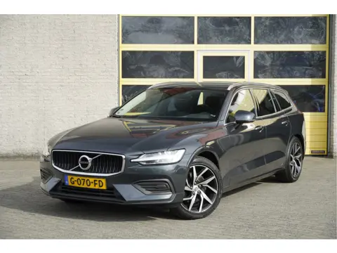 Volvo V60 2.0 T4 191PK! Automaat Momentum Pro BJ2019 Lmv 18" | Led V+A | Pdc | Elek. trekhaak | Elek