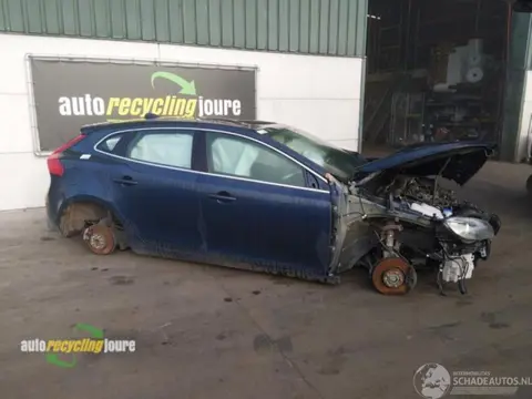 Volvo V-40 (MV) onderdelen (kleurcode: 498) donorauto