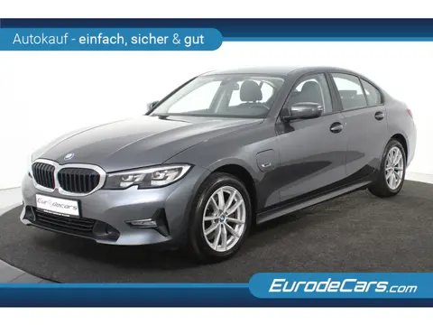 BMW 3-serie 320e *1ste Eigenaar*Navigatie*Trekhaak*Camera*DAB*