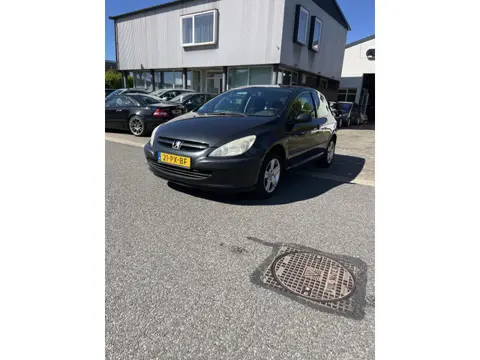 Peugeot 307 1.6-16V XS 3 Deurs Clima Keurig nette en perfect rijdende 307 met een Nieuwe Apk 22-04-2