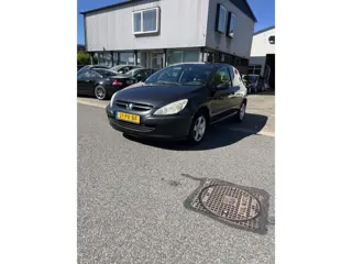 Peugeot 307 1.6-16V XS 3 Deurs Clima Keurig nette en perfect rijdende 307 met een Nieuwe Apk 22-04-2