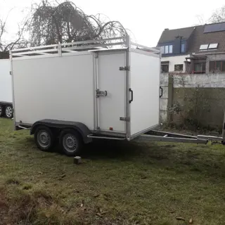 gesloten aanhangwagen met zijdeur