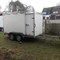 gesloten aanhangwagen met zijdeur