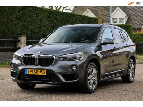 BMW X1 SDrive18i High Executive | PANO | NAVI | CLIMA | CRUISE | LEDER | TREKHAAK | ZEER MOOIE GOED 