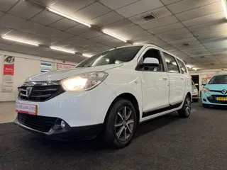Dacia Lodgy 1.2 TCe Lauréate 5p. Distr v.v, nap, nwe apk en zeer goed onderhouden!