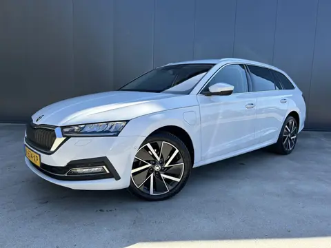 Škoda Octavia Combi 1.4 TSI iV PHEV 1e EIGENAAR METALLIC VIRTUAL COCKPIT ADAPT CRUISE LED NAVI ECC T