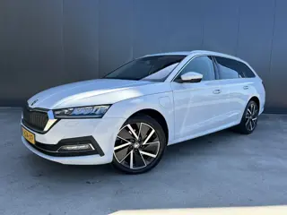 Škoda Octavia Combi 1.4 TSI iV PHEV 1e EIGENAAR METALLIC VIRTUAL COCKPIT ADAPT CRUISE LED NAVI ECC T