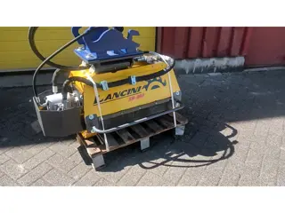 LANCINI KM 800 klepelmaaier Cw05 opname minigraver